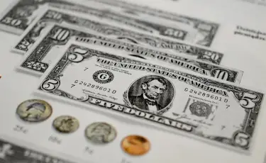 Еще на ступеньку вверх: что происходит с долларом в Казахстане