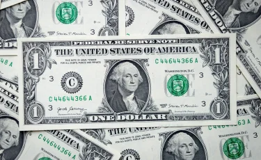 Дорога в космос: что происходит с долларом в Казахстане