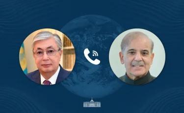 Глава государства провел телефонный разговор с Премьер-министром Пакистана
