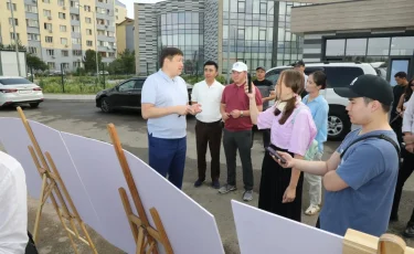 На улице Момышулы в Алатауском районе Алматы обустраивают новую зеленую зону