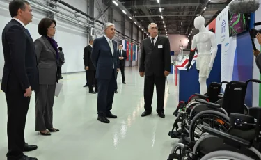 Президент медициналық бұйымдар шығаратын кәсіпорындар көрмесін тамашалады
