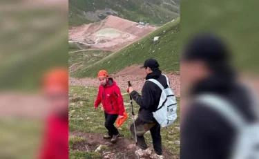 Шыңға шығып, түсе алмай қалған: Алматы тауларында жасөспірімдер құтқарылды