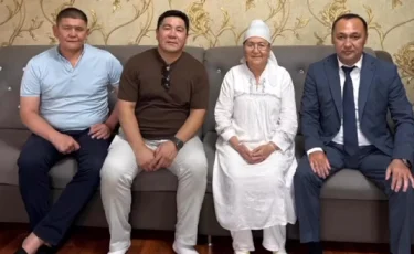 Бақыт Сәрсекбаев Бекзат Саттархановтың рухына құран бағыштады