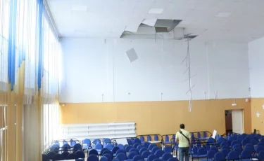 Обрушился потолок: вручение аттестатов в Петропавловске едва не обернулось ЧП