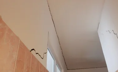 Сырты бүтін, іші түтін: Атырауда жаңа балабақша жабылды