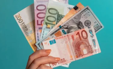 Курс доллара и евро в обменниках Алматы и Астаны 23 июня 2025