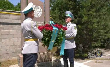Алматыда қаза тапқан полиция қызметкерлеріне құрмет көрсетілді