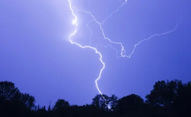 Разгул непогоды: в СКО мужчина скончался от удара молнии