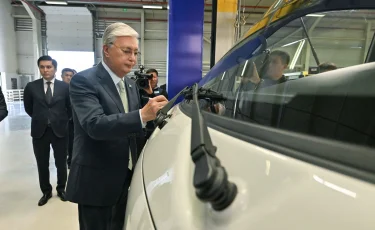 Президент арнайы және коммерциялық техника зауытына барды