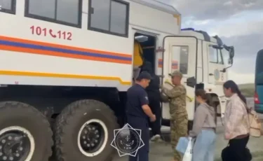 Құтқарушылар жанып жатқан автобустан 34 адамды алып шықты