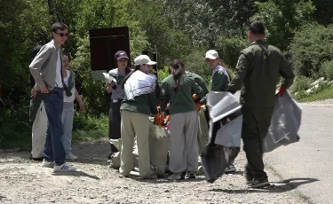 Алматылық студенттер Іле Алатауы ұлттық паркінде өткен экоакцияға қатысты