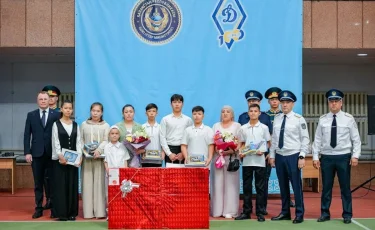 Қаза тапқан полицейдің отбасына автокөліктің кілті табысталды