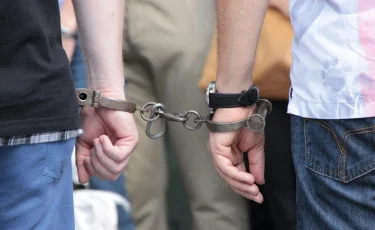 Ақтауда дүкендегі сатушыны ұрған тұрғын сотталды