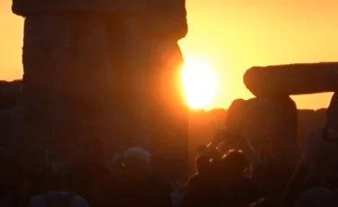 Где люди встретили рассвет в день летнего солнцестояния