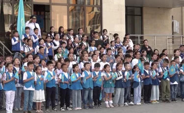 Елордалық 10 мыңнан астам оқушы бір уақытта мемлекеттік әнұранды орындады