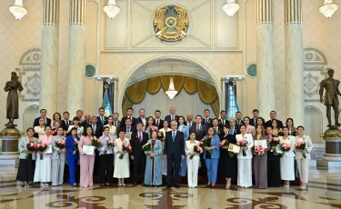 Мемлекет басшысы Қасым-Жомарт Тоқаев БАҚ саласы қызметкерлерін марапаттады