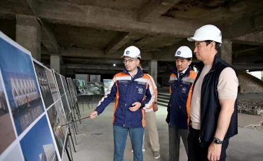 Аким Алматы Дархан Сатыбалды ознакомился с ходом реконструкции театра им. М. Ауэзова