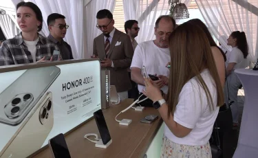 Ақылды камера, жасанды интеллект: жаңа смартфон сатылымға шықты