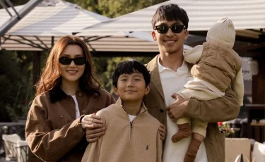 Старший сын Ерке Есмахан уехал в США: трогательное прощание с мамой