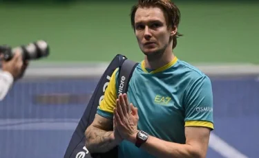 Бублик проиграл первой ракетке мира Синнеру в четвертьфинале «Ролан Гаррос»