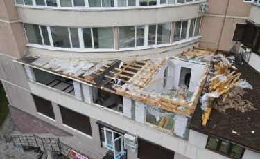 Алматыда тұрғын үй кешеніндегі қосалқы құрылыс сот шешімімен сүріліп жатыр