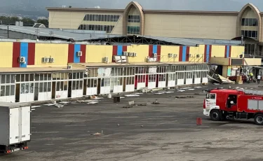 Алматыда автотұрақтардағы 67 заңсыз сауда нүктесі бұзылып жатыр