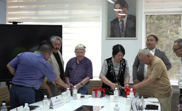 Бар мен жоқ: қазақ журналистикасы тағы бір тың туындымен толықты