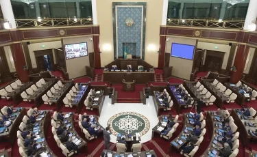 Парламент депутаттары каникулға шықты