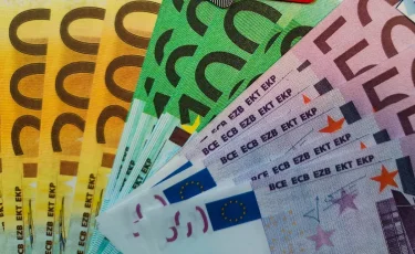 Курс евро и доллара в обменниках Астаны и Алматы 29 июня 2025