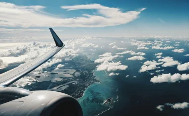 Правила авиаперелетов с детьми: что нужно знать родителям