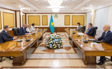 Олжас Бектенов Polpharma Group өкілімен елімізде дәрі-дәрмек өндірісін кеңейту бойынша жаңа жобаны талқылады