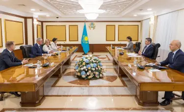 Олжас Бектенов Polpharma Group өкілімен елімізде дәрі-дәрмек өндірісін кеңейту бойынша жаңа жобаны талқылады