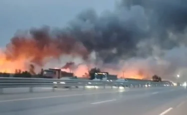 В Алматинской области перекрыли участок автодороги из-за пожара