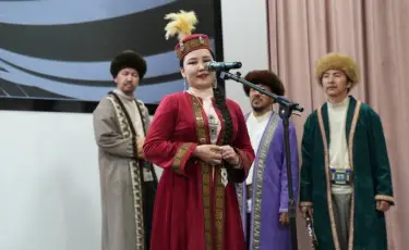 Полицейские Туркестанской области почтили память Абая Кунанбаева