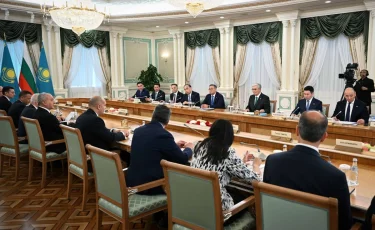 Президенты Казахстана и Болгарии провели переговоры в расширенном формате