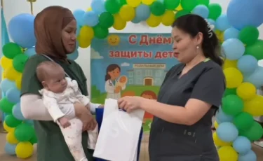 Маленькие герои: в Алматы провели День открытых дверей для недоношенных малышей