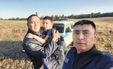 Слезы радости: пропавшего мальчика нашли в лесу в области Абай