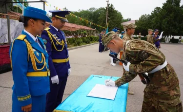 Алматыда мерзімді қызметтегі әскери қызметшілер ант қабылдады