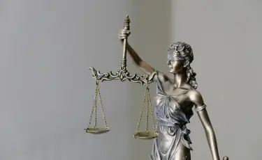 Обман пенсионеров: в Казахстане разоблачена преступная схема