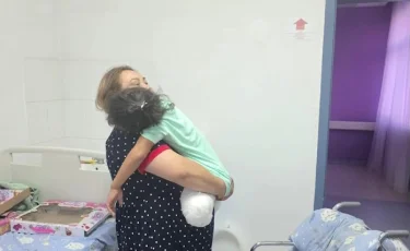 Автобус апаты: 8 жастағы Алуа көмекке мұқтаж