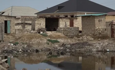 В селе Бейнеу Мангистауской области люди страдают из-за отсутствия централизованной канализации