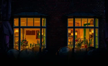 Почему ночью нельзя спать с открытыми окнами