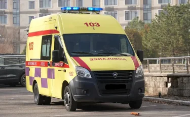 Пока мама мыла пол: трехлетняя девочка выпала из окна