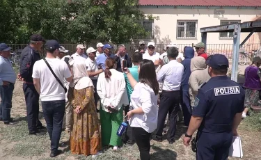 "Жеміс-жидекке емес, құр уәдеге тойдық": Атырау іргесіндегі ауыл тұрғындары мұңын шақты