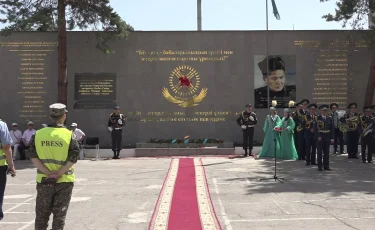 Батыр рухына тағзым: Алматыда Бауыржан Момышұлына арналған монумент ашылды