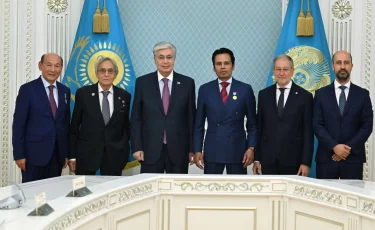 Глава государства встретился с представителями мировой нейрохирургии