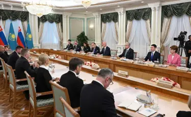 Глава государства провел переговоры с Премьер-министром Словакии Робертом Фицо