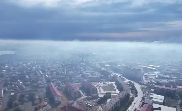 Запах сероводорода и дым: атыраусцы уже несколько дней задыхаются от зловония