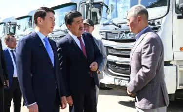 Ещё шаг к «зеленому городу»: в Алматы появилось 50 новых машин для вывоза ТБО