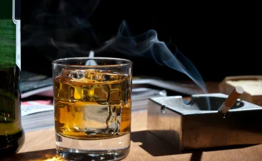 ВОЗ призвала страны повысить цены на табак и алкоголь минимум на 50%